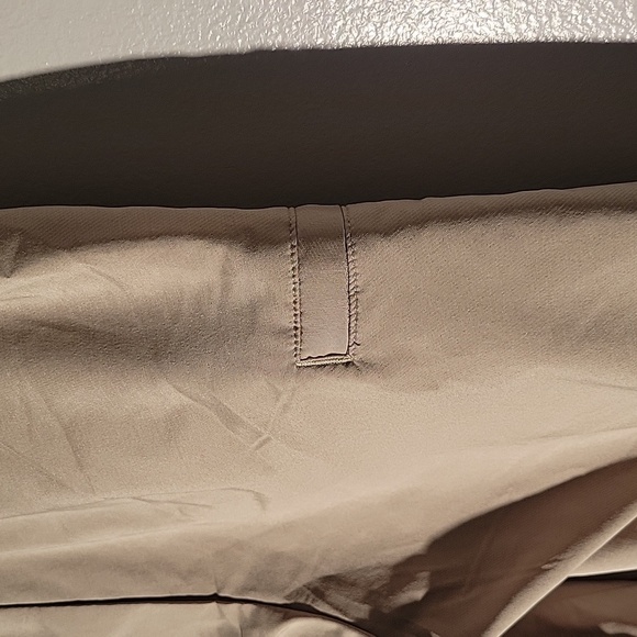 Greg Norman Mens Flat Front Everbest Beige Golf Shorts Side Pocket, Size: 38 - Picture 4 of 8